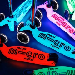 samokat-maxi-micro-deluxe-glow-svetyashchijsya-led-krasnoe-siyanie-04