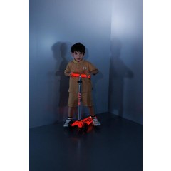 samokat-maxi-micro-deluxe-glow-svetyashchijsya-led-krasnoe-siyanie-08