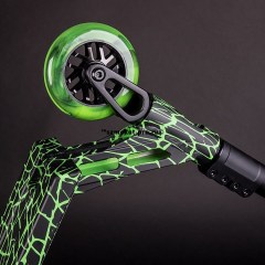 tryukovyj-samokat-tech-team-freak-chjorno-zeljonyj21
